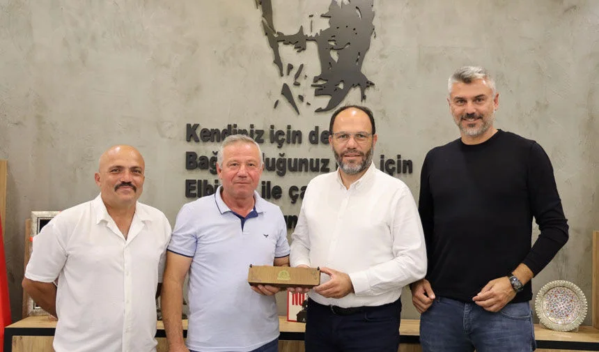 İskele Belediye Başkanı dernek yetkililerini kabul etti